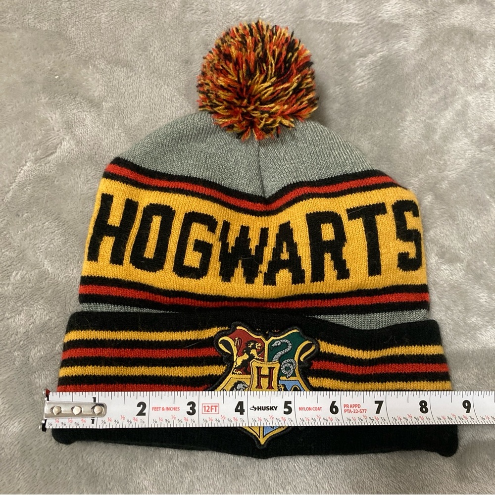 Harry Potter Warner Bros Hogwarts Knit Hat - Picture 5 of 9